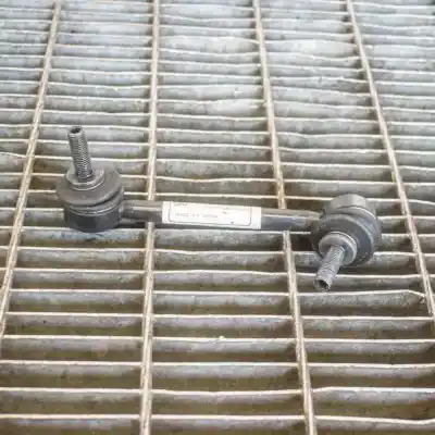 Pezzo di ricambio per auto di seconda mano Collegamento Stabilizzatore Posteriore Destro per TESLA MODEL 3 (2018-..) Sedan Riferimenti OEM IAM 1044496-00-E  