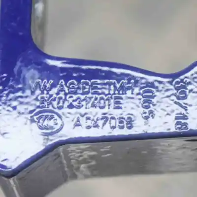 Автозапчастина б/у петель лівих задніх дверей для skoda octavia iii 5e3 (2012-2021) посилання на oem iam 8k0831401e  