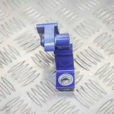 Pièce détachée automobile d'occasion Charnière De Porte Arrière Gauche pour SKODA OCTAVIA III 5E3 (2012-2021) Références OEM IAM 8K0831401B  