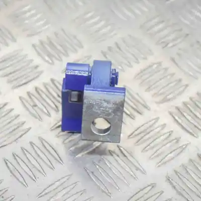 Автозапчастина б/у петель лівих задніх дверей для skoda octavia iii 5e3 (2012-2021) посилання на oem iam 8k0831401b  