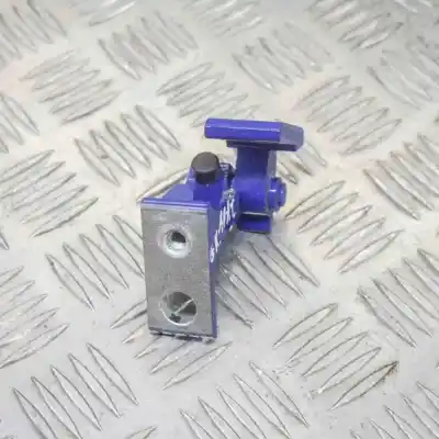 Автозапчастина б/у петель лівих задніх дверей для skoda octavia iii 5e3 (2012-2021) посилання на oem iam 8k0831401b  