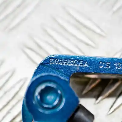 Pezzo di ricambio per auto di seconda mano cerniera porta posteriore sinistra per skoda kamiq (2019-..) off-road riferimenti oem iam 8x0831403e,8x4833405a  