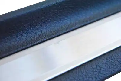 Pezzo di ricambio per auto di seconda mano modanatura interna soglia anteriore destra per kia stinger ck (2017-..) hatchback riferimenti oem iam 85883-j5100  