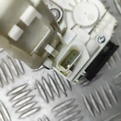 Peça sobressalente para automóvel em segunda mão fechadura da porta traseira direita por jeep compass (mk49) 2.2 crd 4x4 referências oem iam 52139906  