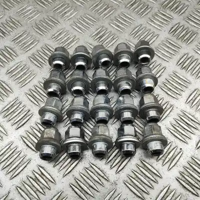 Peça sobressalente para automóvel em segunda mão JOGO DE PARAFUSOS DE RODA por TOYOTA YARIS CROSS MXP_ (2020-..) Off-road Referências OEM IAM 90942-01033  