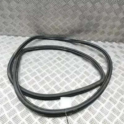 Peça sobressalente para automóvel em segunda mão Junta Vedante Da Porta por AUDI Q7 4L (2006-2015) Referências OEM IAM 4L0833721  