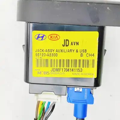 Peça sobressalente para automóvel em segunda mão conector usb por kia cee\´d jd (2012-2018) referências oem iam 96120-a2300  