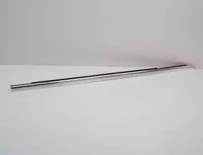 Pezzo di ricambio per auto di seconda mano MODANATURA PORTA ANTERIORE DESTRA per MERCEDES-BENZ C W205 (2013-..) Sedan Riferimenti OEM IAM A2057202024  