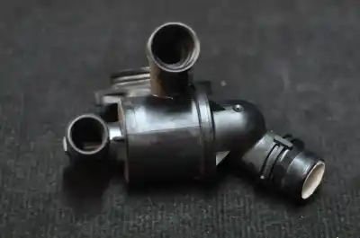 Peça sobressalente para automóvel em segunda mão CAIXA DO TERMOSTATO / ÁGUA por AUDI A5 8T3 (2007-2016) Referências OEM IAM 03L121111AD  