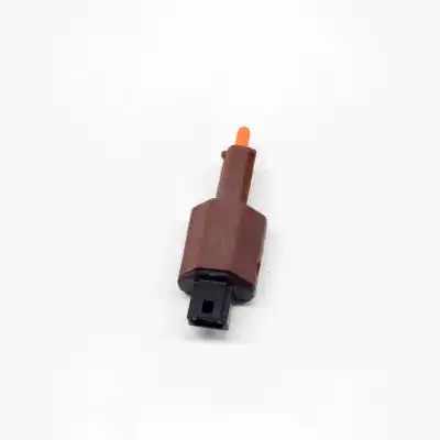 Second-hand car spare part brake pedal switch / sensor for tesla model 3 (2018-..) sedan oem iam references 1044681-00-b  