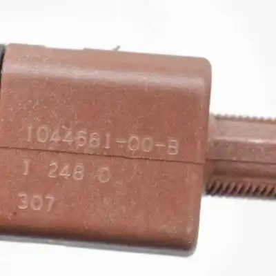 Second-hand car spare part brake pedal switch / sensor for tesla model 3 (2018-..) sedan oem iam references 1044681-00-b  