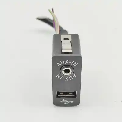 Peça sobressalente para automóvel em segunda mão CONECTOR USB por BMW 6 COUPE F13  Referências OEM IAM 9237653  