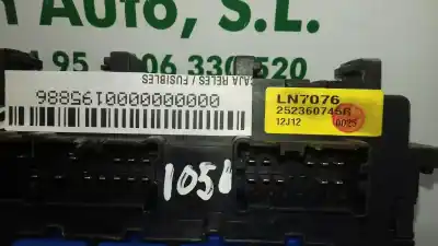 Peça sobressalente para automóvel em segunda mão caixa de fusíveis e relés por renault koleos dynamique referências oem iam 252360745r  ln7076