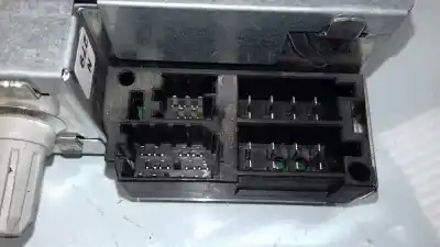 Second-hand car spare part audio system / radio cd for renault clio iii exception oem iam references 8200483757  8200483757t