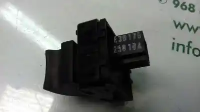 Peça sobressalente para automóvel em segunda mão botão / interruptor elevador vidro traseiro esquerdo por renault fluence dynamique referências oem iam e30175  