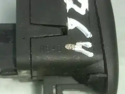 Peça sobressalente para automóvel em segunda mão botão / interruptor elevador vidro dianteiro esquerdo por citroen c3 hdi 70 furio referências oem iam 96401469  