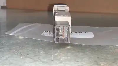 Pezzo di ricambio per auto di seconda mano interruttore per kia rio 1.5 crdi riferimenti oem iam   