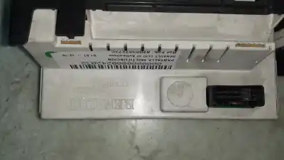 Second-hand car spare part multifunction display for renault clio iii authentique oem iam references 8200307273c 8200307273 216751788