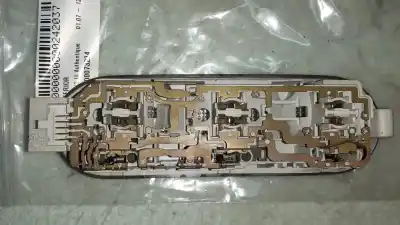 Second-hand car spare part interior light for renault clio iii authentique oem iam references 8200073234  