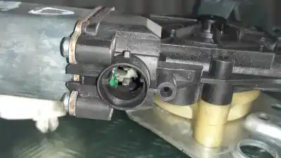 Peça sobressalente para automóvel em segunda mão elevador de vidros dianteiro direito por renault kangoo dynamique referências oem iam 402086  