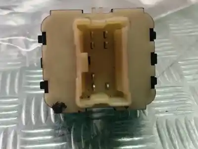 Second-hand car spare part left front power window switch for dacia duster ambiance 4x2 oem iam references 254117873r  