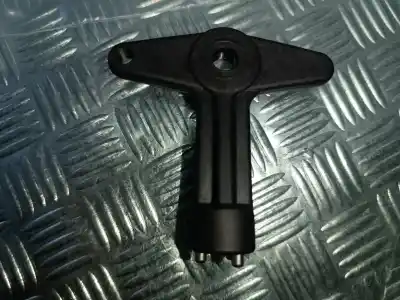 Peça sobressalente para automóvel em segunda mão chave de roda por renault megane ii berlina 5p authentique referências oem iam 7700422600  