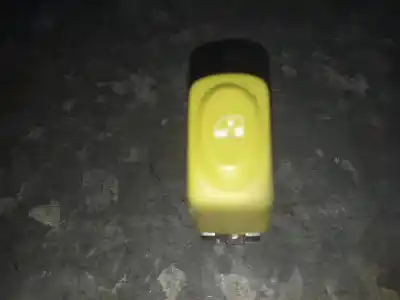 Peça sobressalente para automóvel em segunda mão BOTÃO / INTERRUPTOR ELEVADOR VIDRO DIANTEIRO DIREITO por RENAULT TWINGO (CO6) D4F702 Referências OEM IAM 425386J  