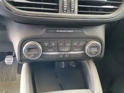 Tweedehands auto-onderdeel verwarming / airconditioning bediening voor ford focus lim. black&red oem iam-referenties 