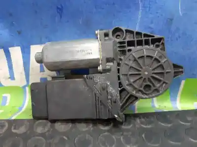 Pezzo di ricambio per auto di seconda mano Motore Alzacristalli Anteriore Sinistro per RENAULT CLIO II FASE II (B/CB0) Authentique 58 CV / 43 KW Riferimenti OEM IAM 0130821695  