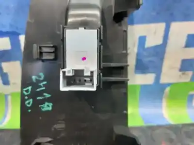 Peça sobressalente para automóvel em segunda mão botão / interruptor elevador vidro dianteiro direito por seat leon (1p1) 2.0 tdi 16v referências oem iam 1p1867172