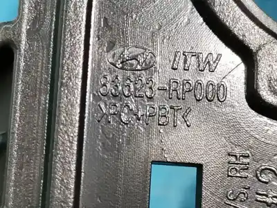 Peça sobressalente para automóvel em segunda mão puxador interior traseiro direito por kia carens iv 1.7 crdi referências oem iam 83623rp000