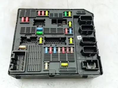 Second-hand car spare part FUSE BOX UNIT for RENAULT LATITUDE (L70_)  OEM IAM references 284B60738R  