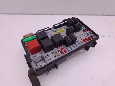 Pezzo di ricambio per auto di seconda mano SCATOLA RELÈ/FUSIBILI per OPEL CORSA D (S07)  Riferimenti OEM IAM 13217392  