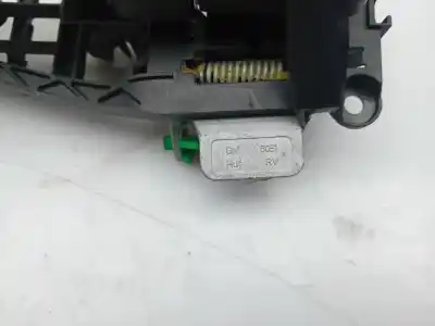 Pezzo di ricambio per auto di seconda mano maniglia esterna anteriore destra per opel corsa d (s07) 1.3 cdti (l08 l68) riferimenti oem iam gm6051  