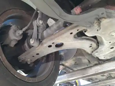Peça sobressalente para automóvel em segunda mão BRAÇO DE SUSPENSÃO INFERIOR DIANTEIRO DIREITO por VOLKSWAGEN NEW BEETLE (9C1/1C1) 2.0 Referências OEM IAM   