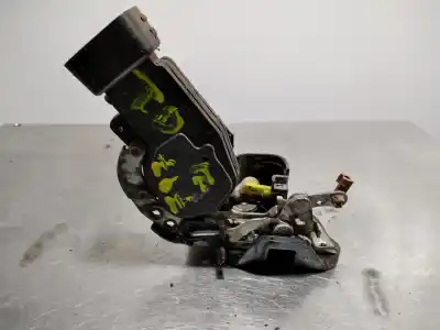 Автозапчастина б/у замок заднього правого дверя для toyota land cruiser (j9) td vx посилання на oem iam 6905060020  