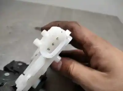 Second-hand car spare part trunk lock for toyota auris active oem iam references   