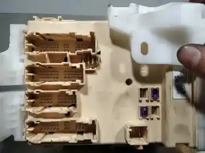 Second-hand car spare part fuse box unit for toyota auris active oem iam references 50122230  8273012x81