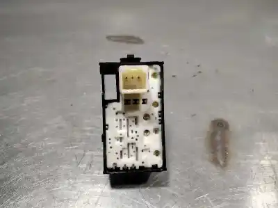 Second-hand car spare part right front power window switch for toyota auris active oem iam references 0860z77  