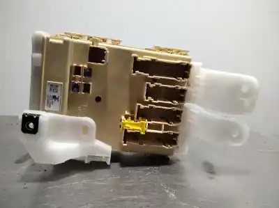 Second-hand car spare part fuse box unit for toyota auris active oem iam references 8273012x80a