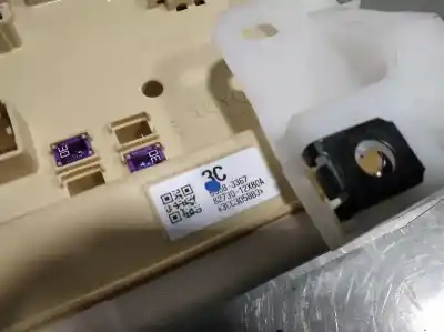 Second-hand car spare part fuse box unit for toyota auris active oem iam references 8273012x80a  