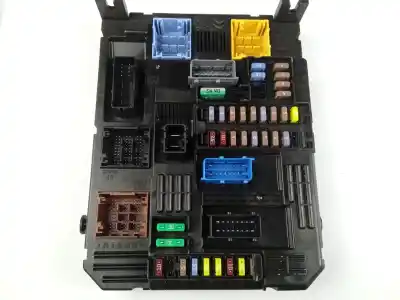 Peça sobressalente para automóvel em segunda mão caixa de fusíveis e relés por citroen c4 berlina shine referências oem iam 9832881080