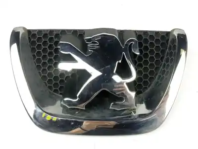 Pièce détachée automobile d'occasion GRILLE AVANT pour PEUGEOT 5008  Références OEM IAM 7810Y4  
