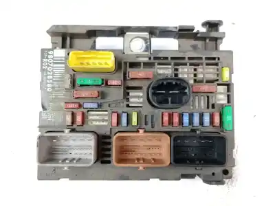 İkinci el araba yedek parçası röle/sigorta kutusu için citroen c4 picasso i monospace (ud_) 2.0 hdi 150 oem iam referansları 9807028580