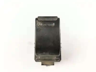 Second-hand car spare part right front power window switch for toyota hilux vii pick-up (_n1_, _n2_, _n3_) 2.5 d 4wd (kun25) oem iam references  Second-hand car spare part right front power window switch for toyota hilux vii pick-up (_n1_, _n2_, _n3_) 2.5 d 4wd (kun25) oem iam references