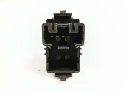 Second-hand car spare part rear right power window switch for toyota hilux vii pick-up (_n1_, _n2_, _n3_) 2.5 d 4wd (kun25) oem iam references    Second-hand car spare part rear right power window switch for toyota hilux vii pick-up (_n1_, _n2_, _n3_) 2.5 d 4wd (kun25) oem iam references