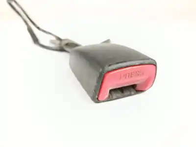 Автозапчастина б/у лівий передній гачок для toyota hilux vii pick-up (_n1_, _n2_, _n3_) 2.5 d 4wd (kun25) посилання на oem iam 732300k020b0   Автозапчастина б/у лівий передній гачок для toyota hilux vii pick-up (_n1_, _n2_, _n3_) 2.5 d 4wd (kun25) посилання на oem iam 732300k020b0