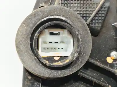 Second-hand car spare part left front door lock for toyota hilux vii pick-up (_n1_, _n2_, _n3_) 2.5 d 4wd (kun25) oem iam references 690400k070   Second-hand car spare part left front door lock for toyota hilux vii pick-up (_n1_, _n2_, _n3_) 2.5 d 4wd (kun25) oem iam references 690400k070