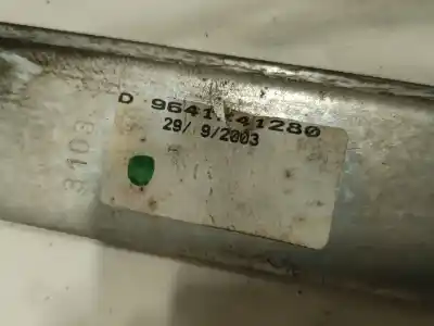 Peça sobressalente para automóvel em segunda mão elevador de vidros dianteiro direito por citroen c2 (jm_) 1.4 referências oem iam 9641241280  
