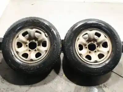 Pezzo di ricambio per auto di seconda mano PNEUMATICO per NISSAN TERRANO II (R20) 2.7 TDI 4WD Riferimenti OEM IAM 235/70 R16 106T  